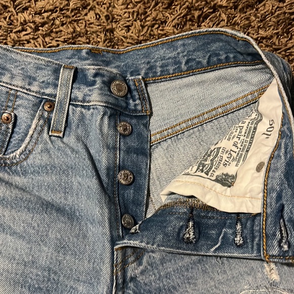 Brand new 501 levi shorts
Size 23 - Picture 2 of 4